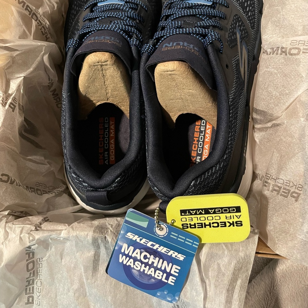 Mens 9/Womens 11. Brand new in box!!!